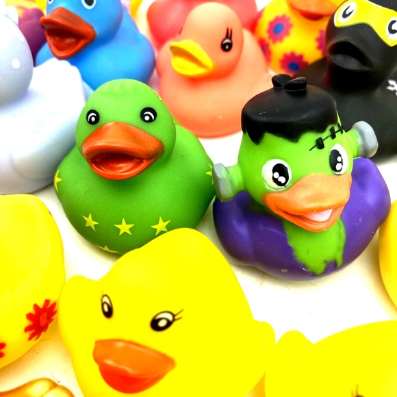 Rubber Duck Lot of 22 Toys Children Kids Jeep Assorted Bathtub Duckies Toddlers - Picture 6 of 6